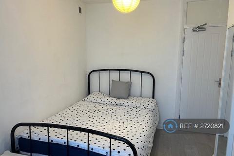 1 bedroom in a house share to rent, Blackhorse Lane, London, E17