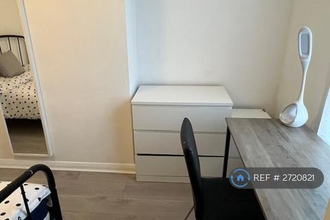 1 bedroom in a house share to rent, Blackhorse Lane, London, E17