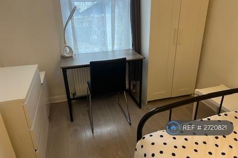 1 bedroom in a house share to rent, Blackhorse Lane, London, E17