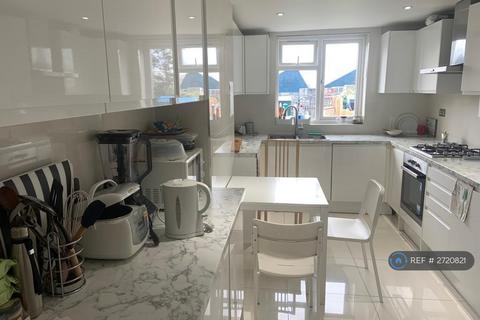 1 bedroom in a house share to rent, Blackhorse Lane, London, E17