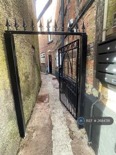 2 bedroom flat to rent, High Street, Wem, SY4
