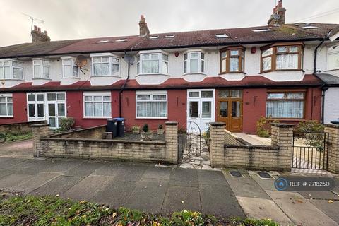 5 bedroom terraced house to rent, Princes Avenue, London, N13