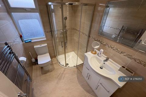 5 bedroom terraced house to rent, Princes Avenue, London, N13
