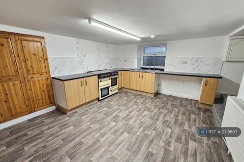 2 bedroom terraced house to rent, Newsome Road, Huddersfield, HD4