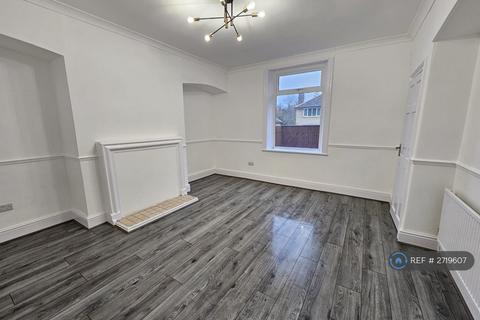 2 bedroom terraced house to rent, Newsome Road, Huddersfield, HD4