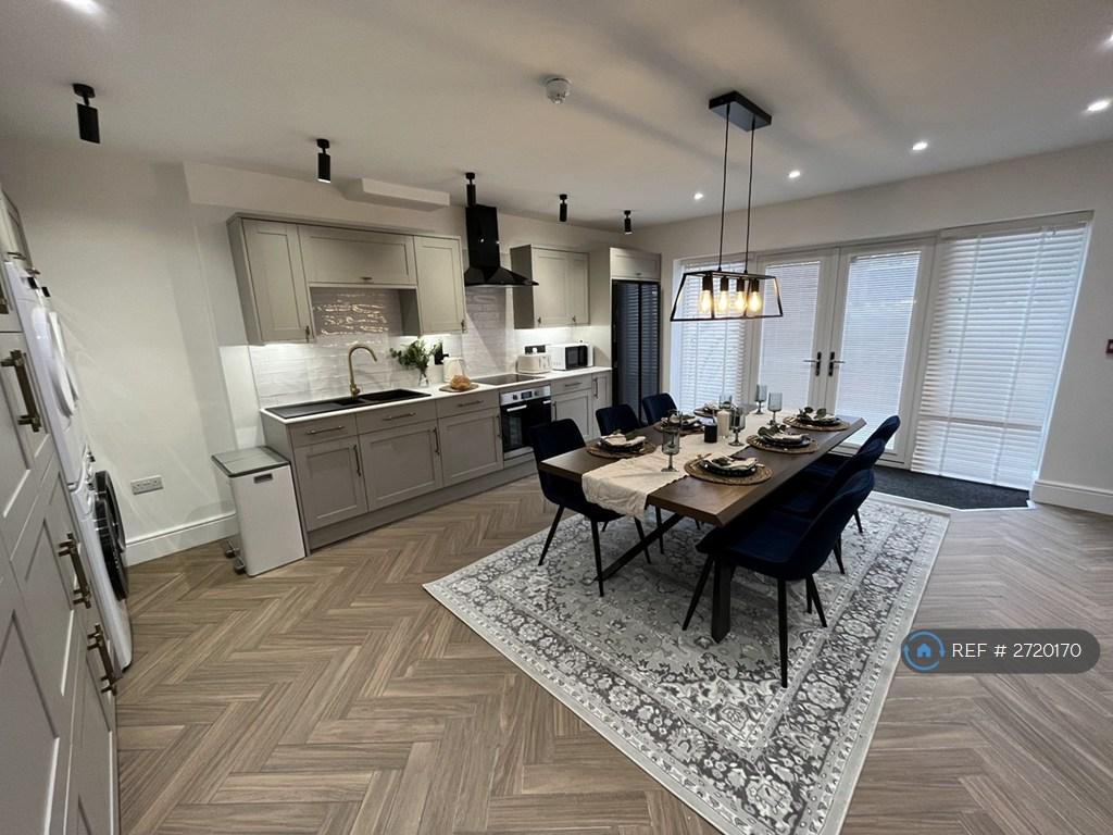 Communal Kitchen Diner