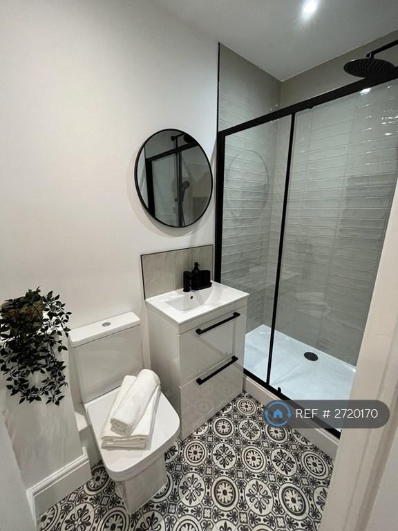 Room 8 En-Suite