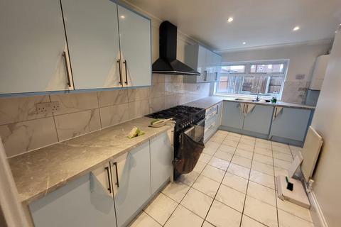 4 bedroom detached house to rent, Tipton DY4