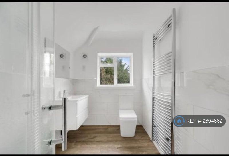 Full Bathroom 1