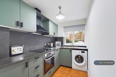 2 bedroom flat to rent, Newly Renovated, London, SE1