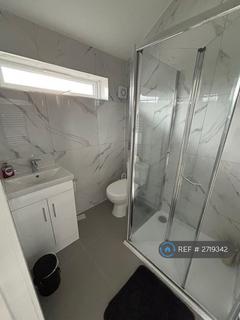 1 bedroom in a house share to rent, Willow Tree Lane, Hayes, UB4