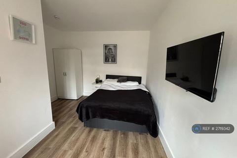 1 bedroom in a house share to rent, Willow Tree Lane, Hayes, UB4