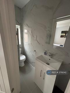 1 bedroom in a house share to rent, Willow Tree Lane, Hayes, UB4