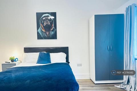 1 bedroom in a house share to rent, Willow Tree Lane, Hayes, UB4