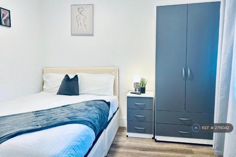 1 bedroom in a house share to rent, Willow Tree Lane, Hayes, UB4