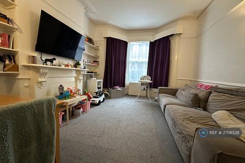 undefined, Georges Avenue, London, N7