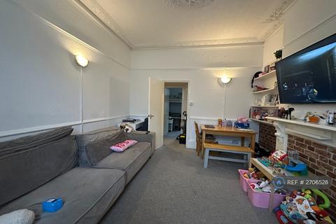 1 bedroom flat to rent, Georges Avenue, London, N7