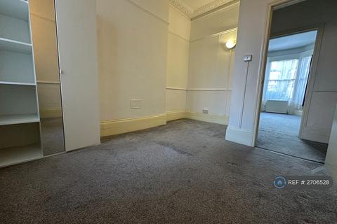undefined, Georges Avenue, London, N7
