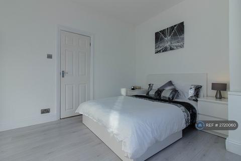 2 bedroom flat to rent, Dartmouth Road, London, NW4