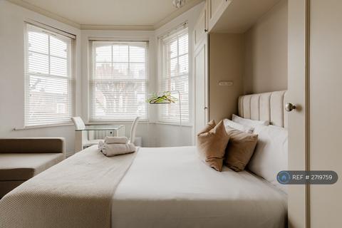 Studio to rent, Fairhazel Gardens, London, NW6