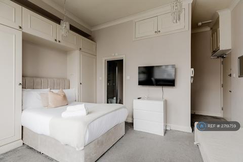 Studio to rent, Fairhazel Gardens, London, NW6