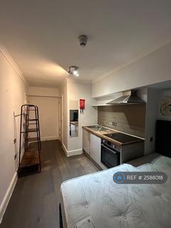 Studio to rent, Leinster Square, London, W2