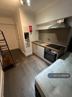 Studio to rent, Leinster Square, London, W2