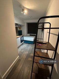 Studio to rent, Leinster Square, London, W2