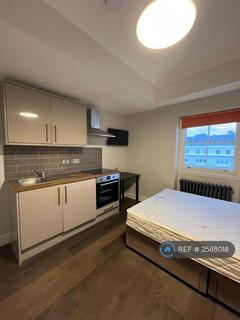 Studio to rent, Leinster Square, London, W2