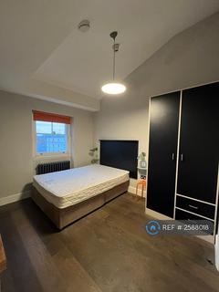 Studio to rent, Leinster Square, London, W2