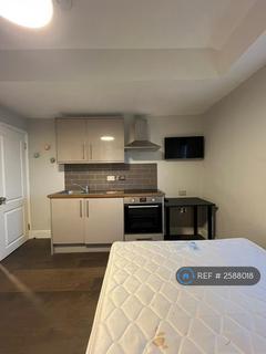 Studio to rent, Leinster Square, London, W2