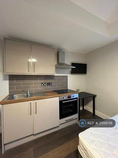 Studio to rent, Leinster Square, London, W2