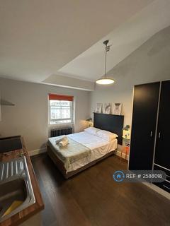 Studio to rent, Leinster Square, London, W2