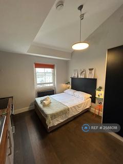 Studio to rent, Leinster Square, London, W2