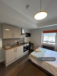 Studio to rent, Leinster Square, London, W2