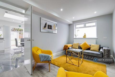 1 bedroom in a house share to rent, The Mall, Harrow, HA3