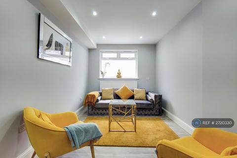 1 bedroom in a house share to rent, The Mall, Harrow, HA3