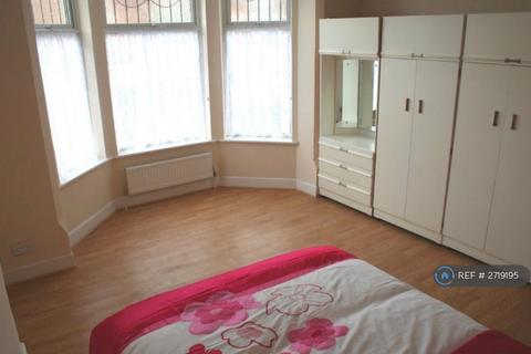 1 bedroom in a house share to rent, Trent Boulevard, Nottingham, NG2