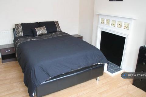 1 bedroom in a house share to rent, Trent Boulevard, Nottingham, NG2