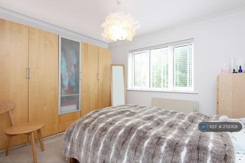 undefined, Varsity Drive, Twickenham, TW1