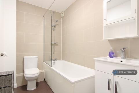 undefined, Varsity Drive, Twickenham, TW1