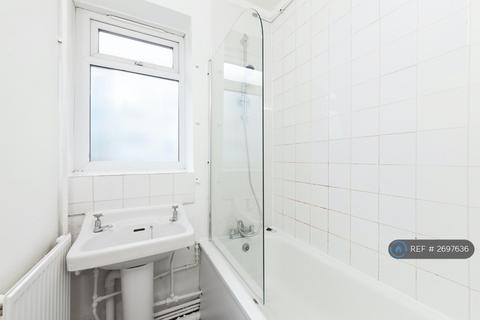 1 bedroom in a flat share to rent, Brenley House, London, SE1