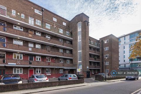 1 bedroom in a flat share to rent, Brenley House, London, SE1