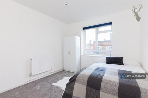 1 bedroom in a flat share to rent, Brenley House, London, SE1