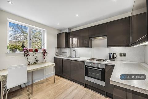 2 bedroom maisonette to rent, Rosebery Road, London, SW2