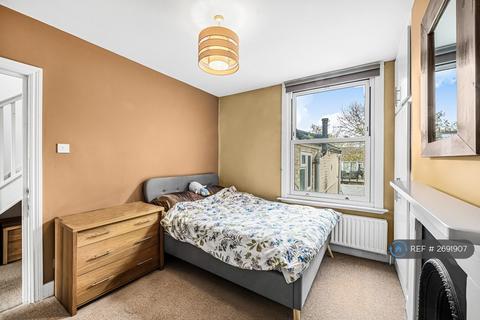 2 bedroom maisonette to rent, Rosebery Road, London, SW2