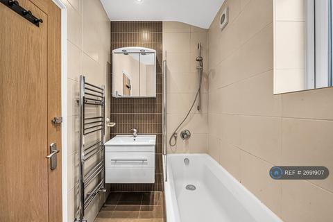 2 bedroom maisonette to rent, Rosebery Road, London, SW2