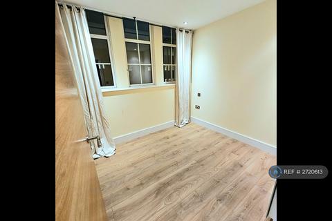 2 bedroom flat to rent, Romney House, London, SW1P