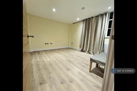 2 bedroom flat to rent, Romney House, London, SW1P