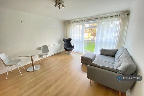 1 bedroom flat to rent, Courtfield Gardens, London, W13